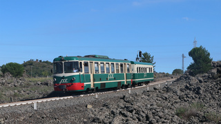 ADe20 e rimorchiata Ferrovia Circumetnea Cerro