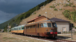 Le tre automotrici in sosta a Palena