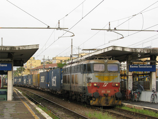 TC da Pomezia per Gallarate per la E655 509, in transito a Roma Tuscolana.