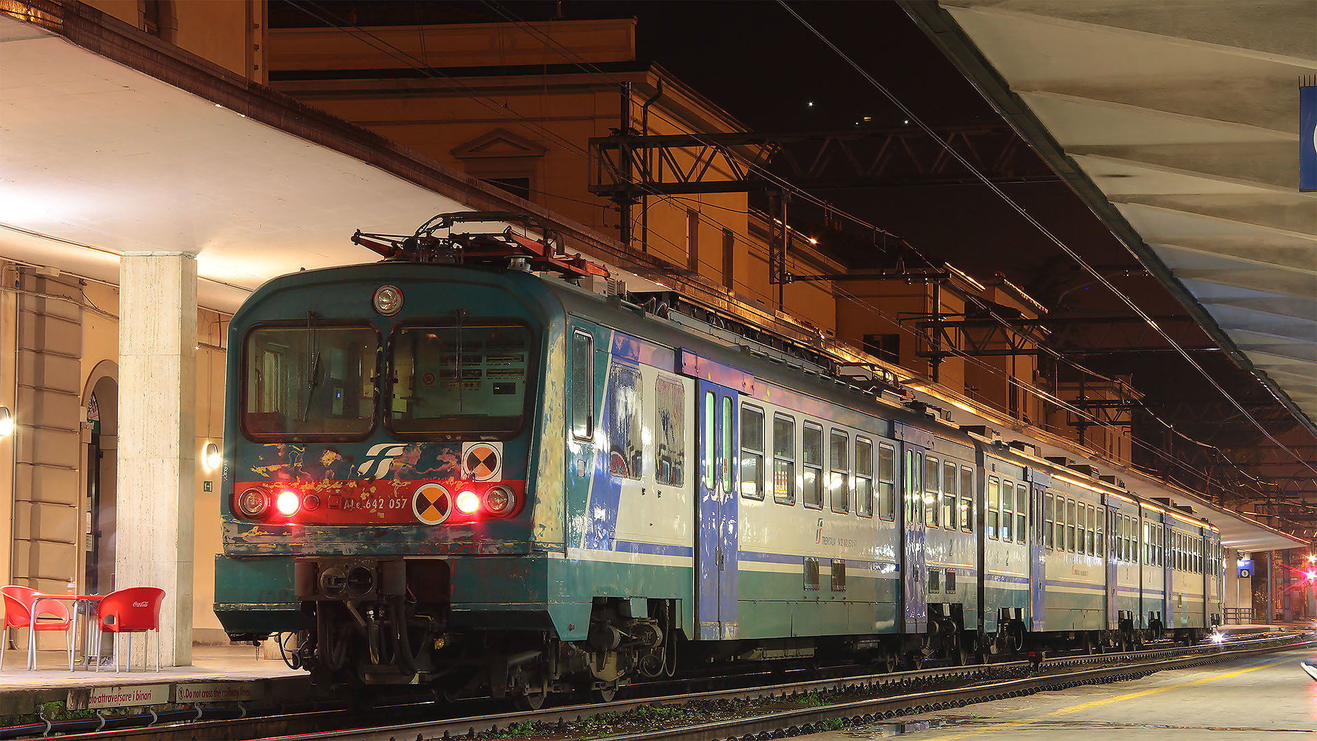 ALe642 057 La Spezia Centrale | TrainsPictures.com