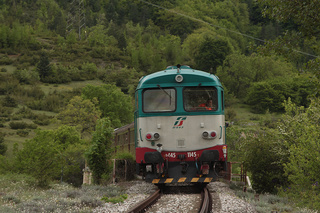 Un pò di gloria (meritata) per la D445 1145: ha coadiuvato per tutto il viaggio la trazione alla D345 1118 e alla D343 1030 per la prima pesante composizione: è poco protagonista a causa della livrea, ma ha formato oggi una efficiente tripla trazione simmetrica per questo meraviglioso convoglio.