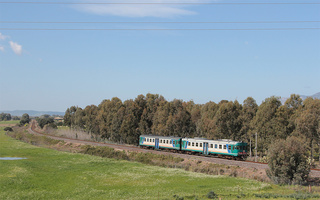 Regionale Cagliari - Carbonia Serbariu ripreso nelle campagne vicino a Siliqua (CA)