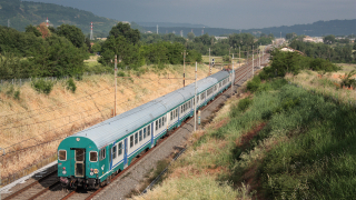Regionale da Roma Termini a Chiusi, in transito in linea lenta dalle parti di Attigliano.
