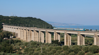 Pilota X e E464 069 viadotto Angitola