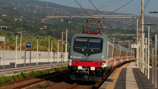 E464 334 Intercity 722 dalla Sicilia a Roma Termini