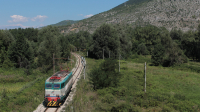Locomotiva isolata da  Pescara Centrale a Sulmona per la E656 573, in transito poco prima di Pratola Peligna.