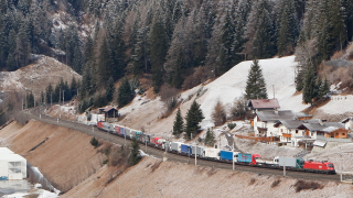 OBB 1016 093 Sankt Jodok paese