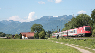 Eurocity diretto in Italia per la OBB 1116 160, in transito a sud di Rosenheim, in località Happing.