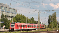 Una delle tante elettromotrici in servizio sulle linee S-Bahn che effettuano servizio a München Heimeranplatz,mentre effettua la curva in salita dalla stazione.