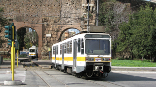 Arrivo a Porta Maggiore per la ET823,mentre effettua servizio sulla ferrovia urbana Roma-Giardinetti.