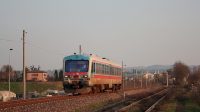 Automotrice ALn 081 di Ferrovie Emilia Romagna, in transito poco prima dello scalo merci di Dinazzano Po.