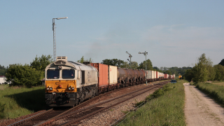 Class 66 247 044 Tussling