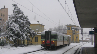 Manovra in stazione a Pavia per la ALn668 1401.