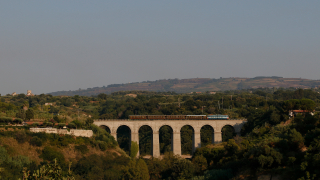 E656 590 treno degli dei ponte ad archi Ricadi