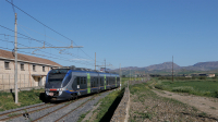 Ingresso in stazione a Raddusa-Agira per il Minuetto Elettrico 058, mentre effettua servizio con il Regionale 21515 da Caltanissetta a Catania Centrale