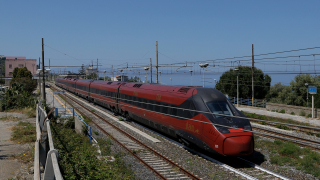 Italo EVO ETR 675 treno 1 in transito da Palmi (RC), quando mancano pochi chilometri alla sua destinazione finale di Reggio Calabria Centrale