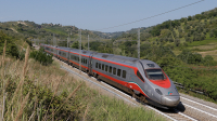 ETR 600 treno 2 in servizio tra Reggio Calabria Centrale e Roma Termini, in transito poco prima di Mileto