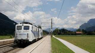 Dopo aver effettuato servizio sulla linea del Brennero, la coppia di 139 di Lokomotion, in coda l