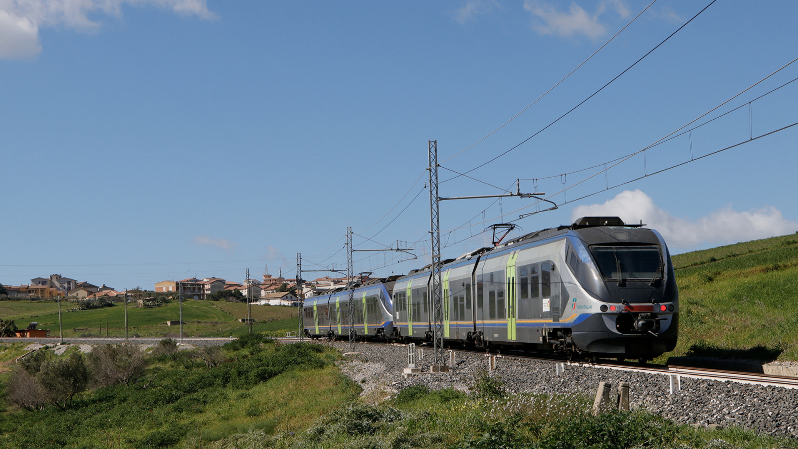 Minuetto Elettrico 058 e 097 Comitini | TrainsPictures
