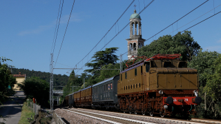 Treno Storico "Aria di Festa" da Trieste a Monfalcone, Gorizia, Udine e Gemona del Friuli, trainato dalla meravigliosa E626 294, in transito tra Sagrado e Gorizia
