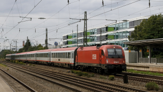 Eurocity da Monaco a Innsbruck, causa chiusura sulla linea del Brennero,affidato alla 1216 007, in transito da Heimeranplatz