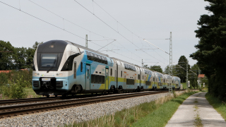 Stadler KISS 4010 022 di Westbahn, in transito in direzione Monaco da Ubersee.