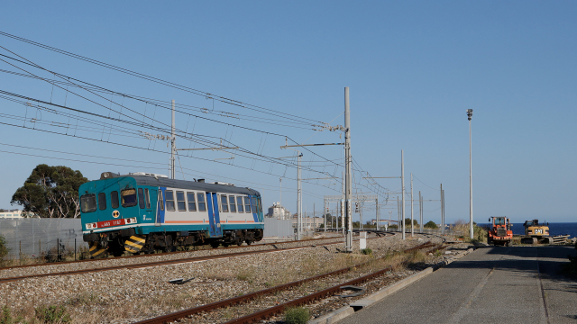 Il pomeriggio sulla linea Jonica prevede problemi alla circolazione, causati probabilmente dalla ALn663 1187, che transita con un ora e mezza di ritardo da Saline Joniche.