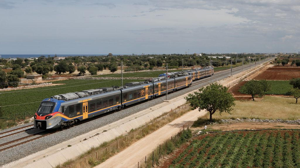 ETR 104 treni 118 e 112 Polignano a Mare