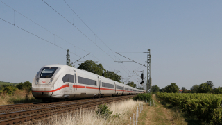 Convoglio ICE di 4a generazione treno 9477 in trasnito poco prima di Alsheim.