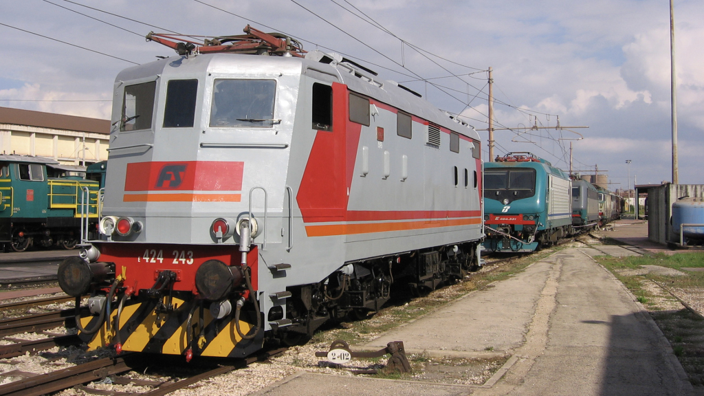 E424 243 Deposito Locomotive Taranto