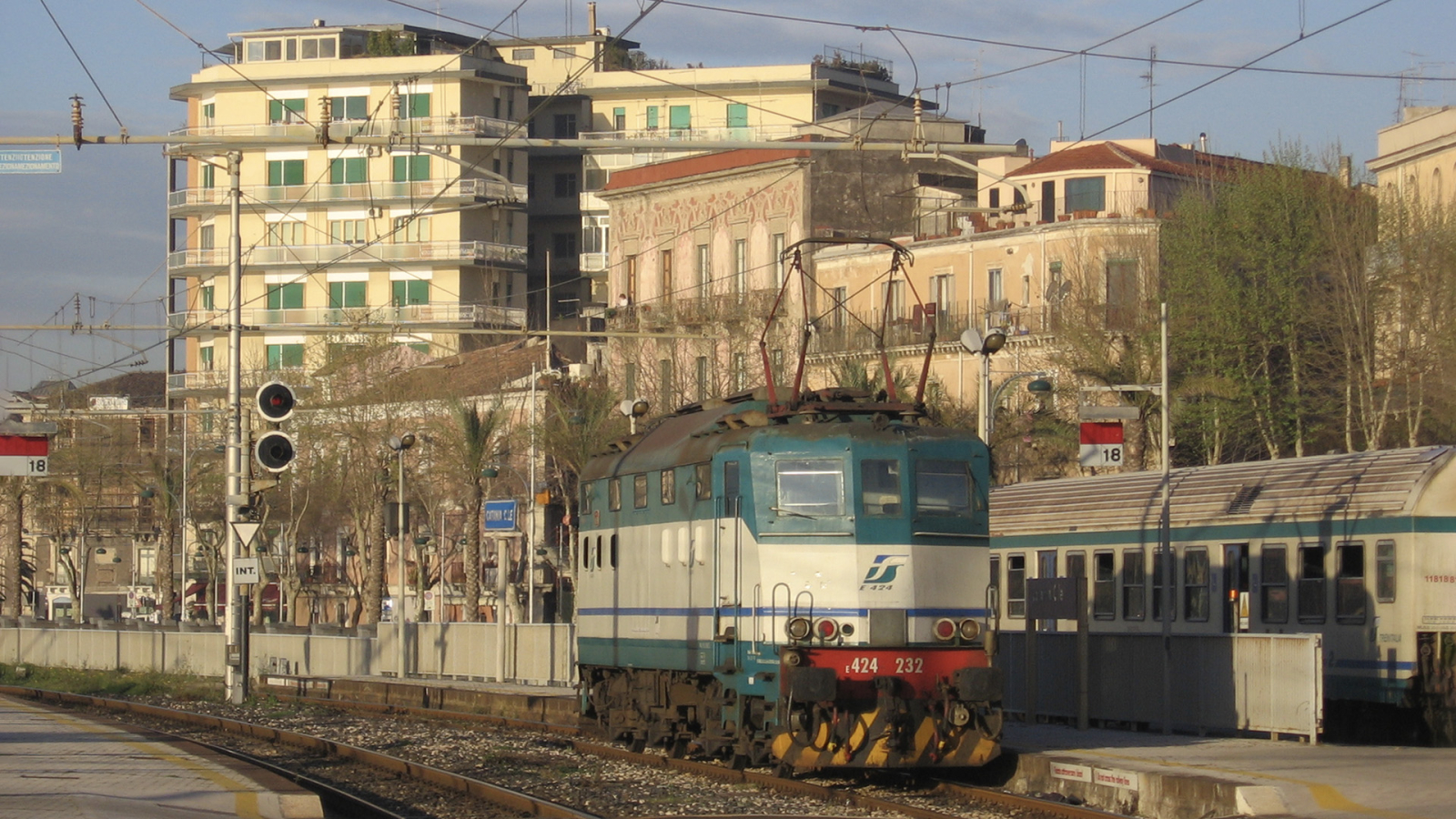 E424 232 Catania Centrale | TrainsPictures