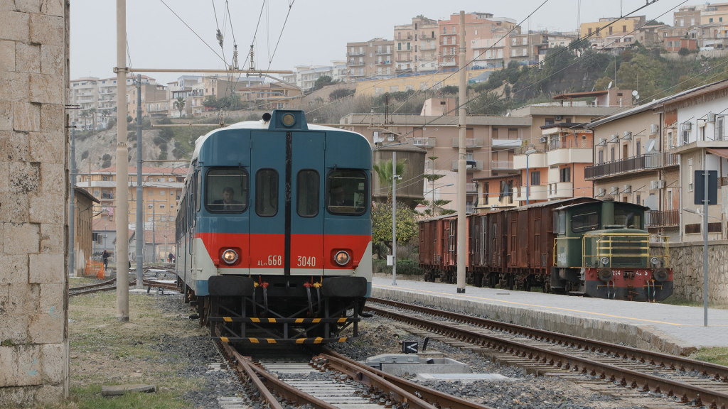 ALn668 3040 e D214 Porto Empedocle