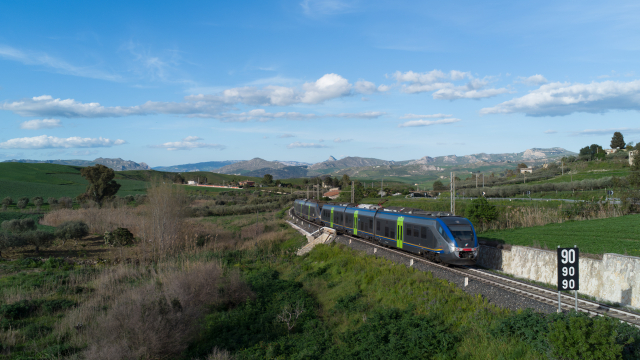 Regionale Veloce da Agrigento Centrale a Palermo Centrale, in transito nel territorio di Comitini.
