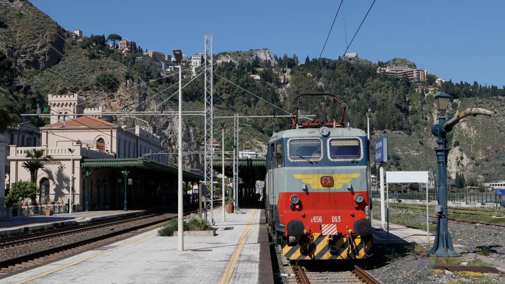 E656 093 e stazione di Taormina-Giardini