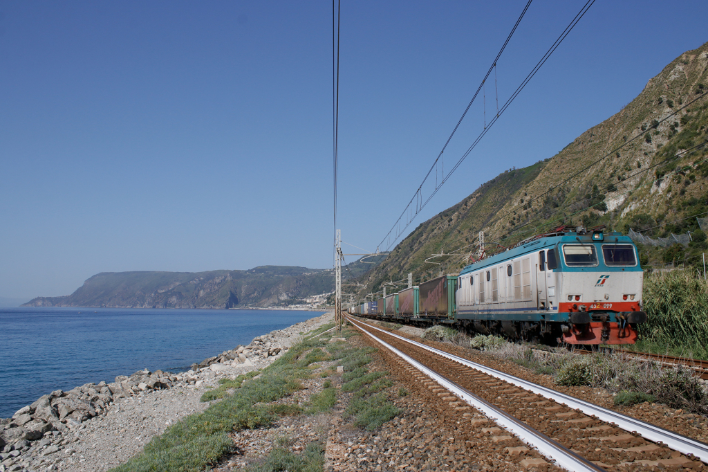 E652 099 Favazzina