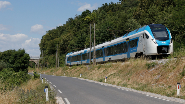 Regionale diretto a Lubiana effettuato con il Flirt SZ 510 025.