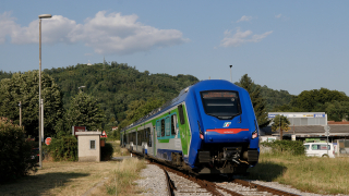 HTR 412 treno 037 passaggio a livello di Šempeter pri Gorici