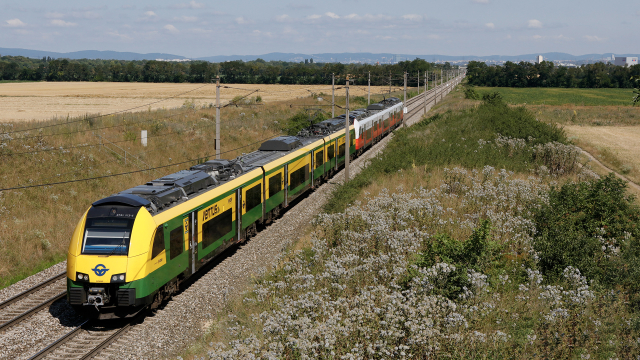 Gysev 4746 813 e OBB 4746 590 Himberg