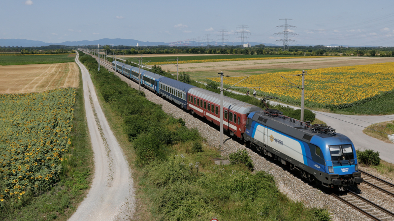 MAV 182 560 Gotzendorf EC 143