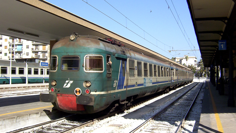 ALe841 treno 5 Siracusa