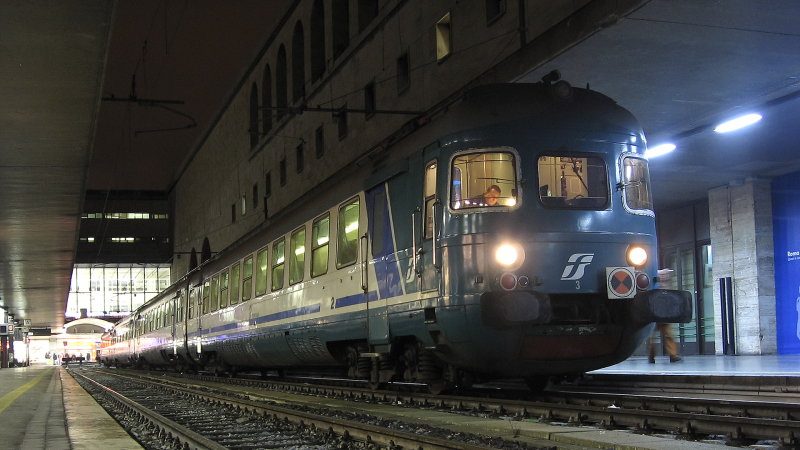 ALe841 treno 3 Roma Termini dal basso