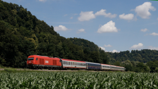 ÖBB 2016 017 con EuroCity Vienna-Monaco a Perach