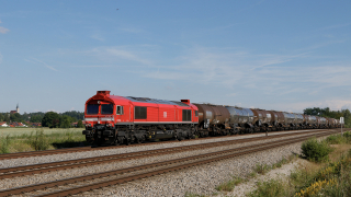DB Cargo Class 77 005 con treno merci a Tüßling