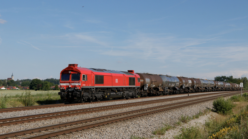 DB Cargo Class 77 005 con treno merci a Tüßling