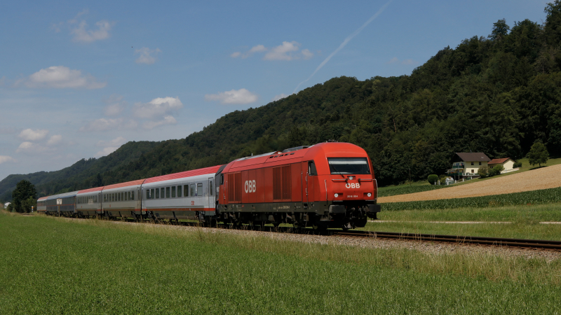 ÖBB 2016 004 con EuroCity Monaco-Vienna a Stammham