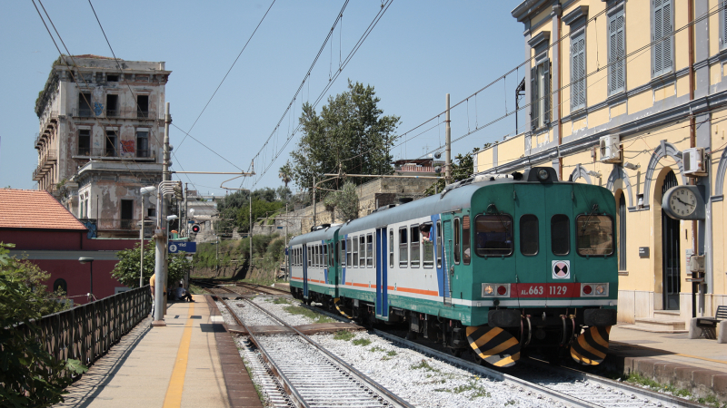 ALn663 1129 e 1161 in sosta a Portici